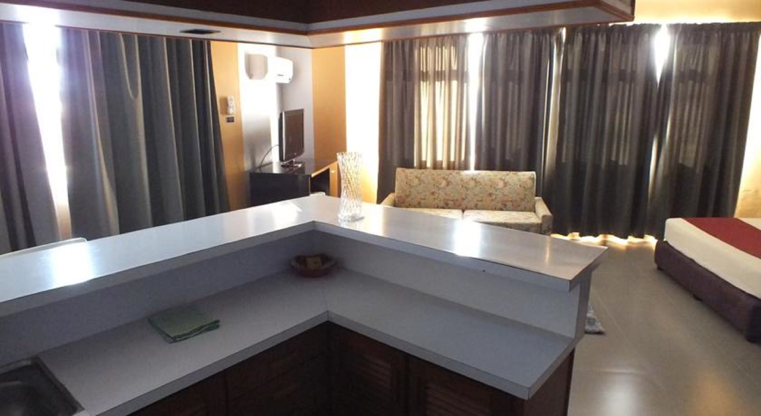 city studio | desk, free wifi, bed sheets