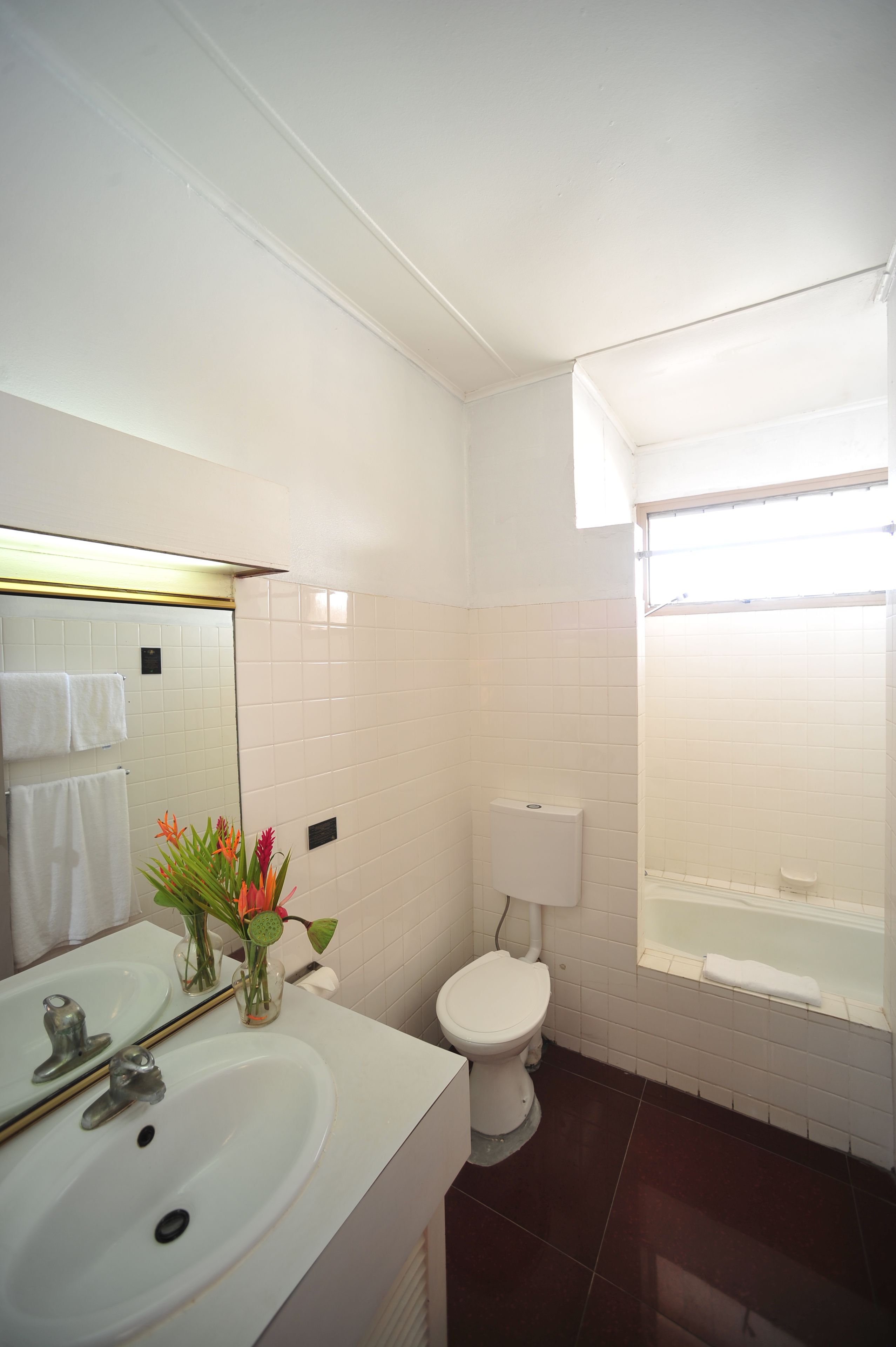 city apartment | bathroom | shower, free toiletries, towels