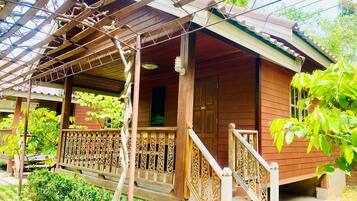 Cabaña, 2 camas individuales | Escritorio, cortinas blackout y wifi gratis