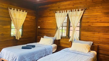 Cabin, 2 Single Beds | Desk, blackout curtains, free WiFi