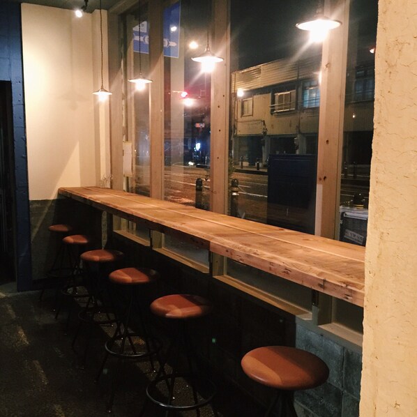 供應早餐及晚餐