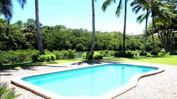 Outdoor pool, free pool cabanas