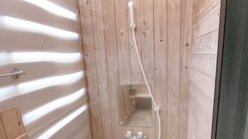 Tradisjonelt rom, ikke-røyk, kjøleskap (Japanese Room 101) | Dusj på badet