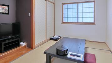 Japanese/Western Room 206, Non Smoking (Refrigerator, Wi-Fi) | Free WiFi