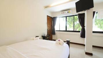 Deluxe Double Room, River View | Desk, free cots/infant beds, rollaway beds, free WiFi