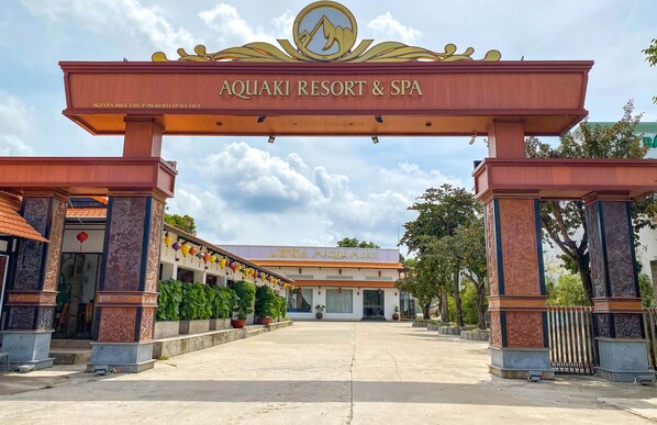 The entrance to Aquaki Resort & Spa with a prominent archway and a sign above it. - Aquaki Resort & Spa (Ha Tien)