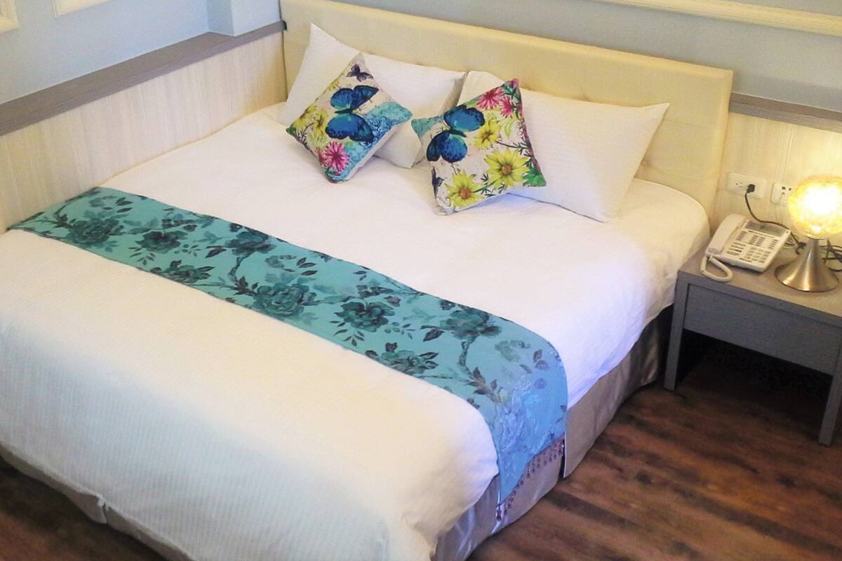 Frette Italian sheets, premium bedding, pillow-top beds
