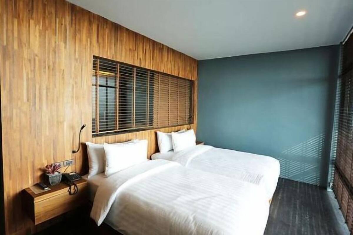 Free minibar, in-room safe, blackout curtains, free cots/infant beds