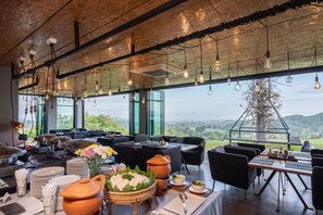 Café da manhã, almoço e jantar
