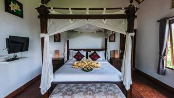 In-room safe, desk, rollaway beds, free WiFi