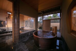 Quarto tradicional, para não fumantes (Karin, Japanese Western, w/HotSpring) | Banheiro | Banheira e chuveiro separados, banheiras de fontes termais