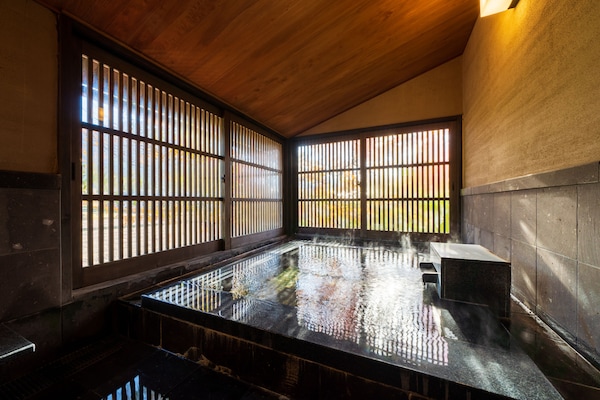 Annex Run of House Premium Group Room for 6 People, Non Smoking | Bathroom | Separate tub and shower, spring water tub, free toiletries, hair dryer