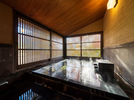 Annex Run of House Premium Group Room for 6 People, Non Smoking | Bathroom | Separate tub and shower, spring water tub, free toiletries, hair dryer