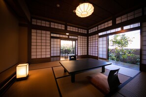 Traditional-Zimmer, Nichtraucher (YamaboushiJapaneseWestern,w/HotSpring)