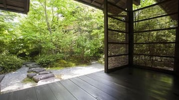 Chambre Tradition, non-fumeurs (Tsubaki,Japanese Western, w/HotSpring) | Coffres-forts dans les chambres, décoration personnalisée