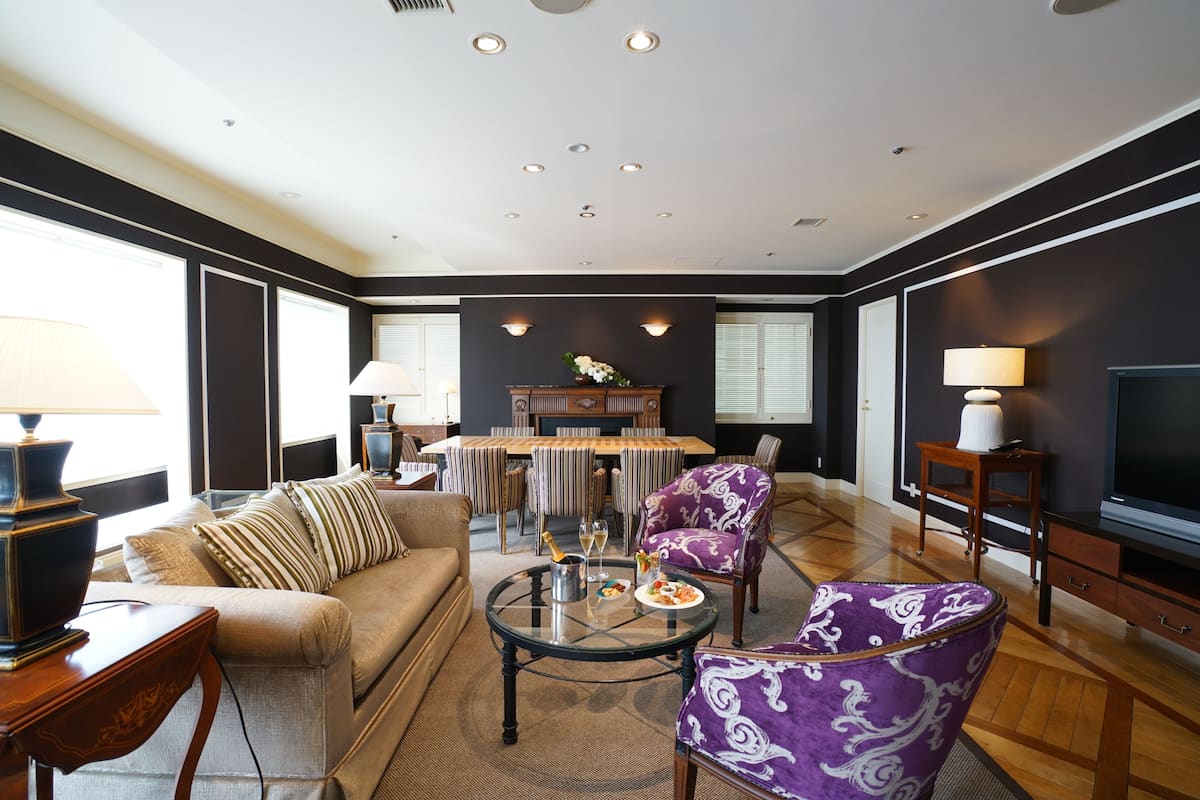 Royal suite, niet-roken (Club Lounge ,142 sqm, 1 Wide King Bed) | 1 slaapkamer, een kluis op de kamer, een bureau