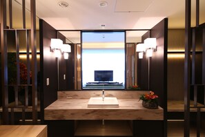 In-room safe, desk, blackout drapes, soundproofing