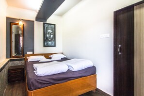 Chambre Standard double, 1 grand lit | Système d’insonorisation, lit d’appoint (supplément)