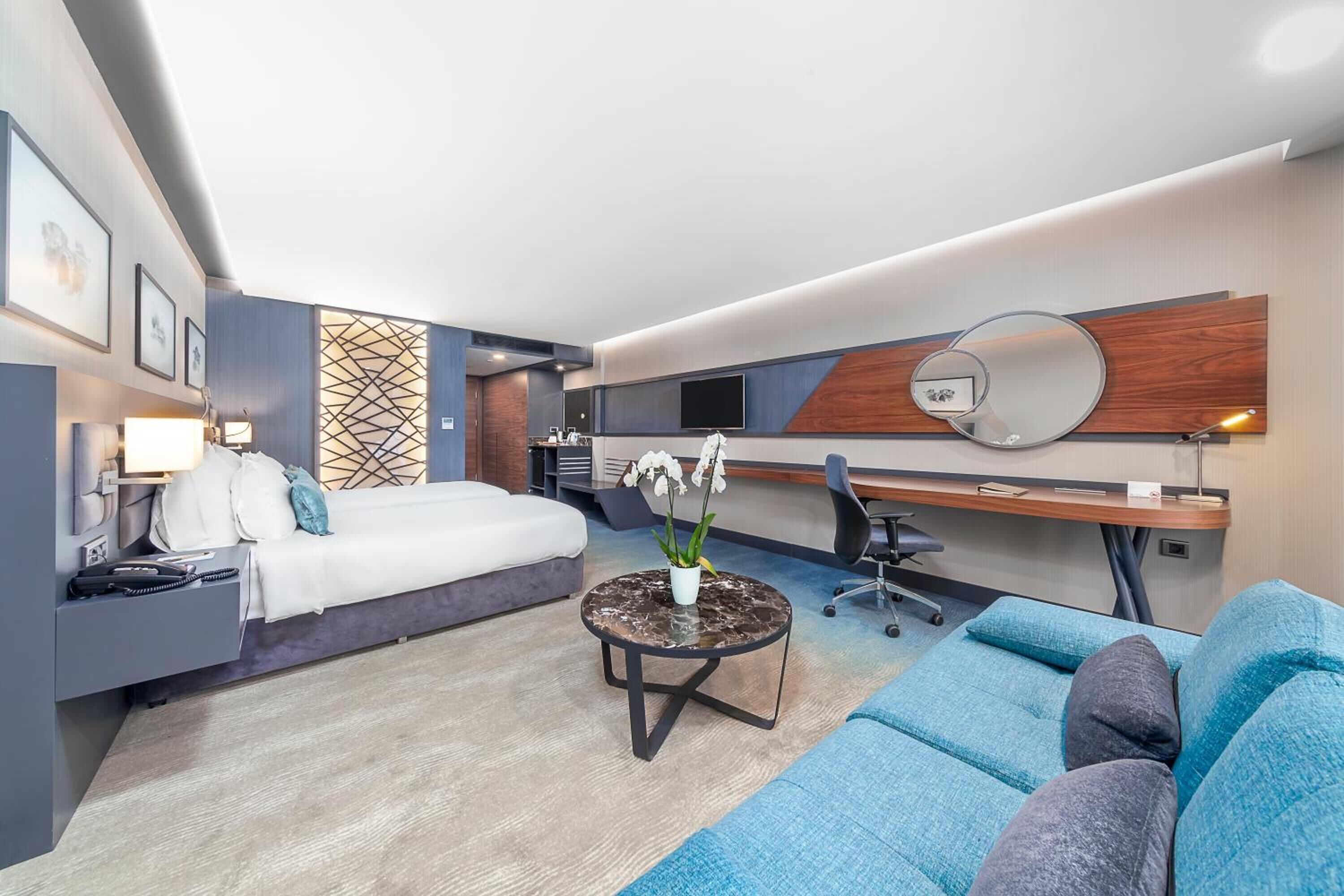 premium bedding, pillow-top beds, minibar, in-room safe