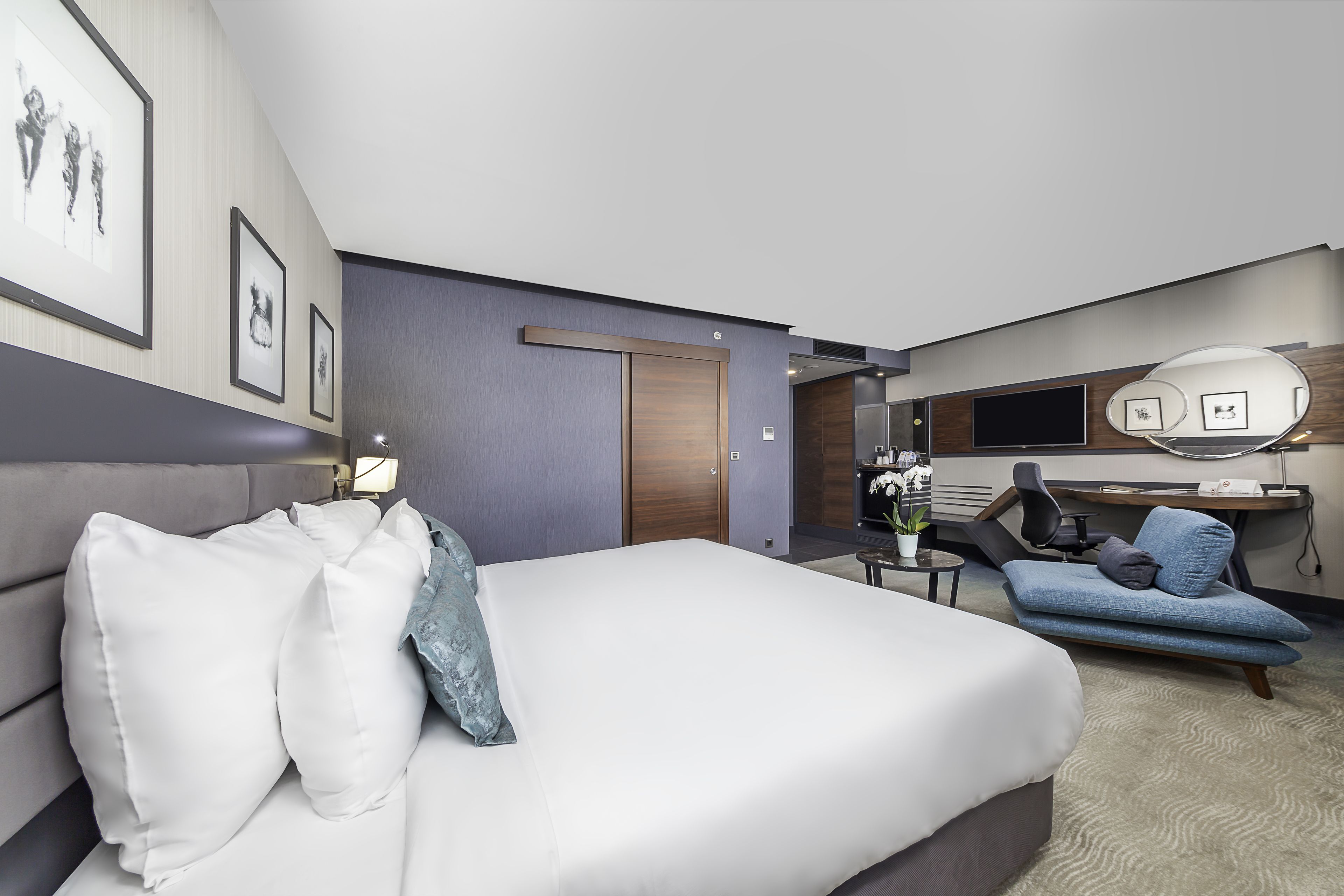 superior room, 1 king bed, sea view | premium bedding, pillow-top beds, minibar, in-room safe