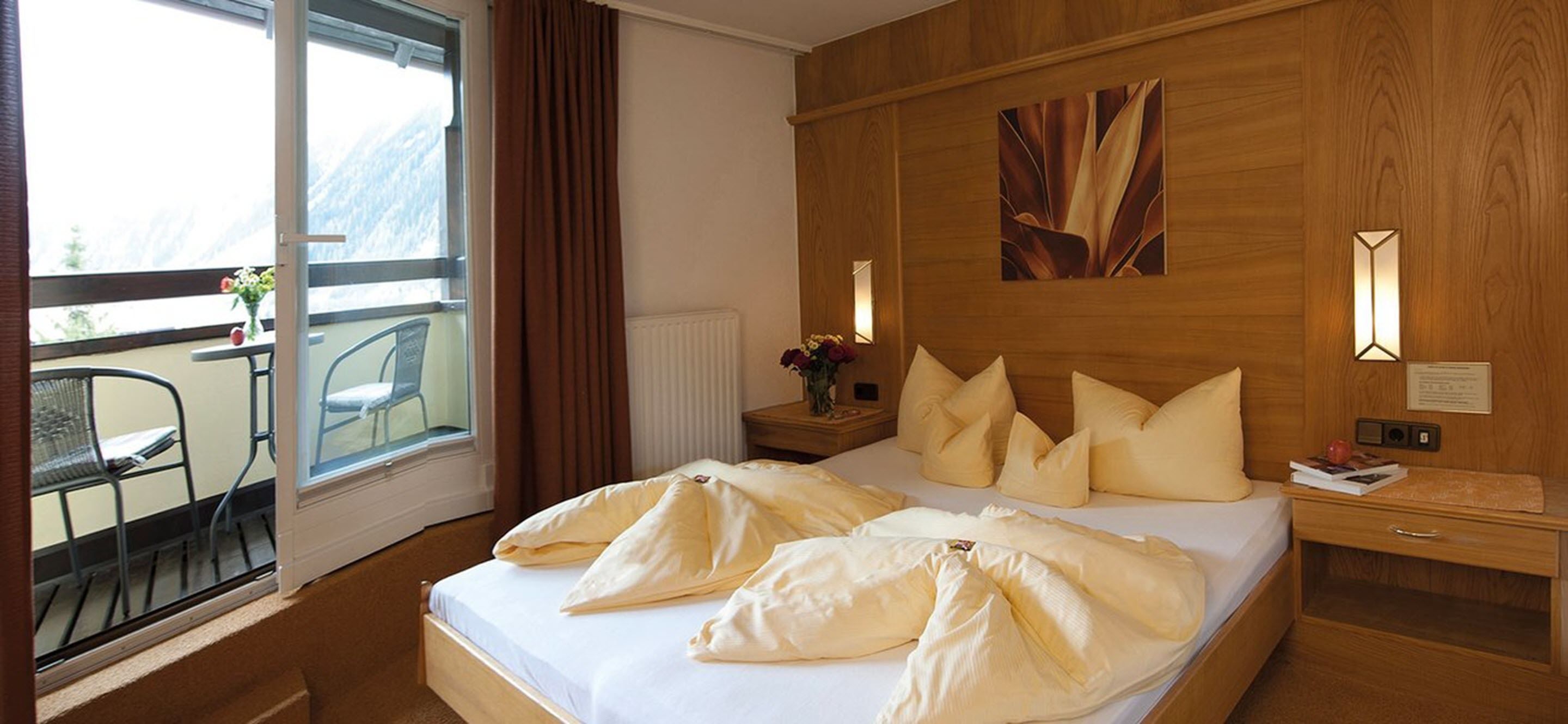 double room | in-room safe, desk, free cots/infant beds, free wifi