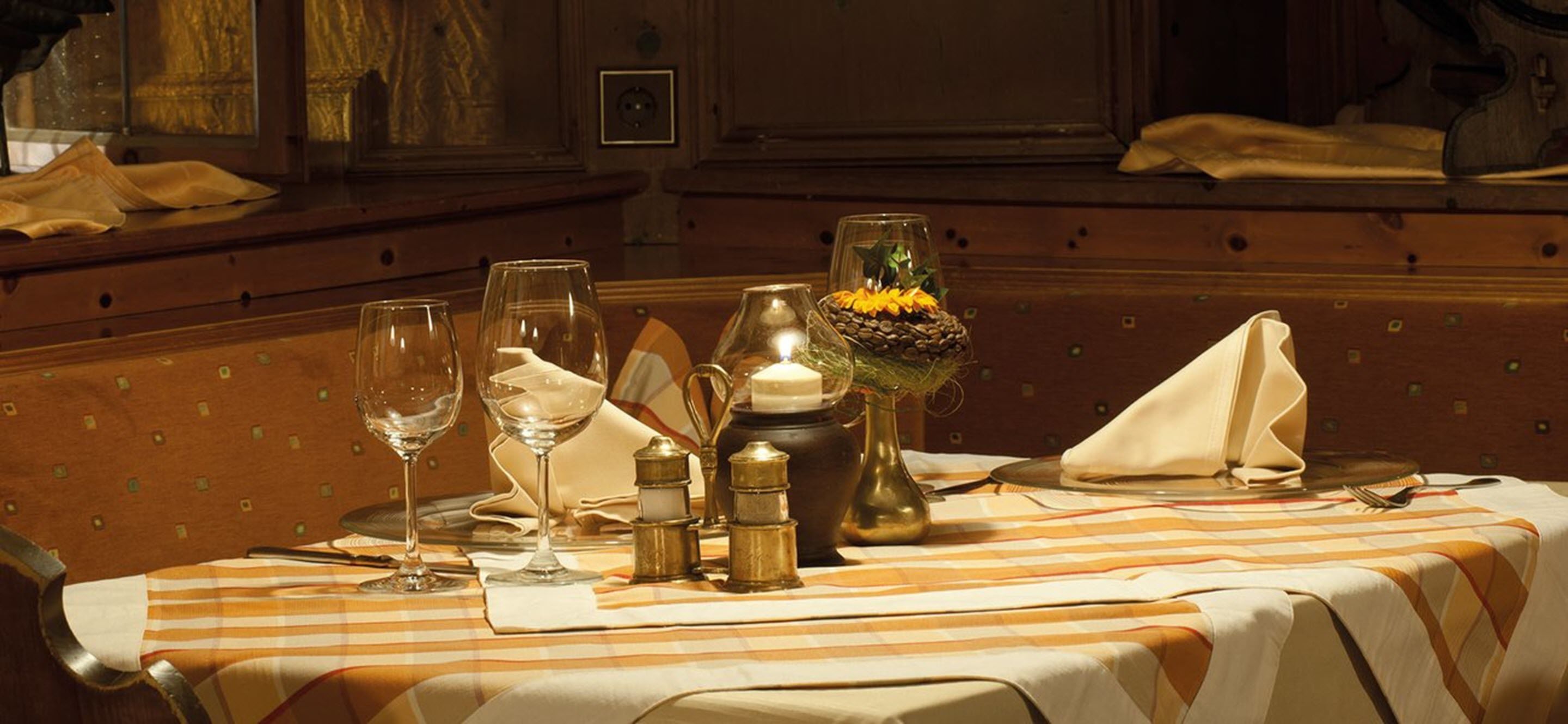 breakfast, lunch, dinner served; international cuisine