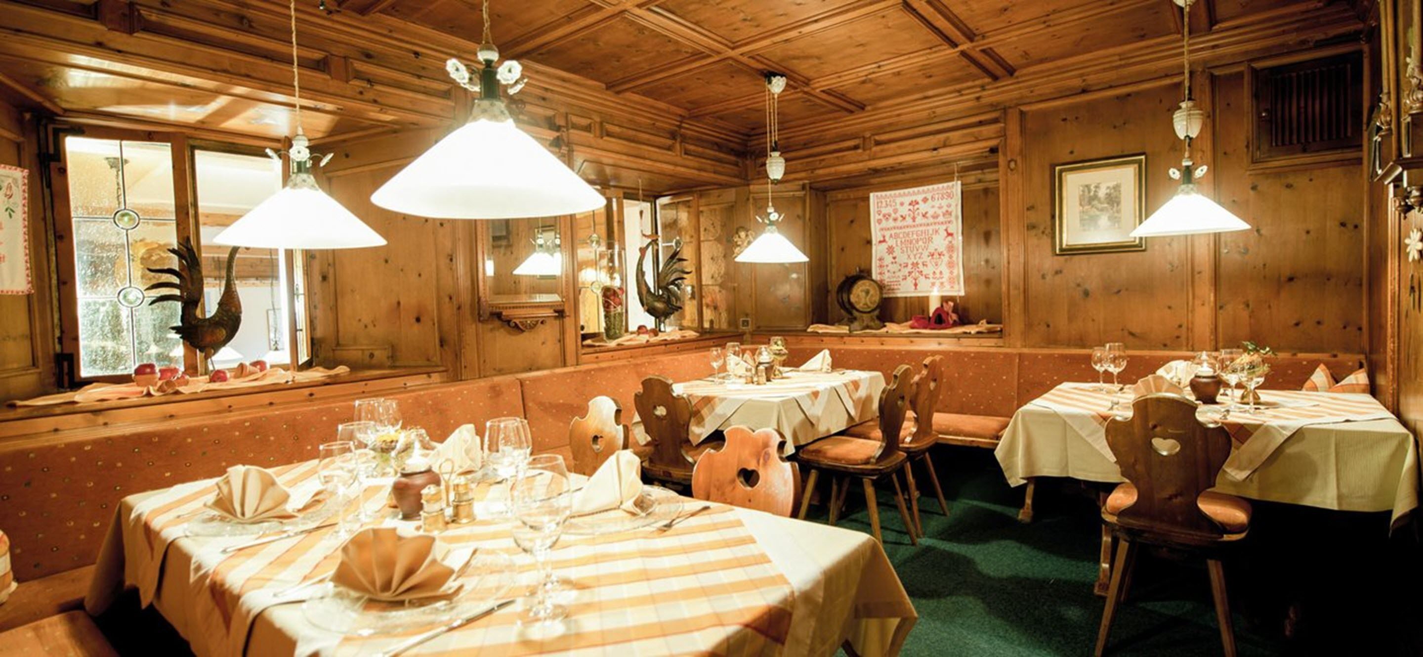 breakfast, lunch, dinner served; international cuisine