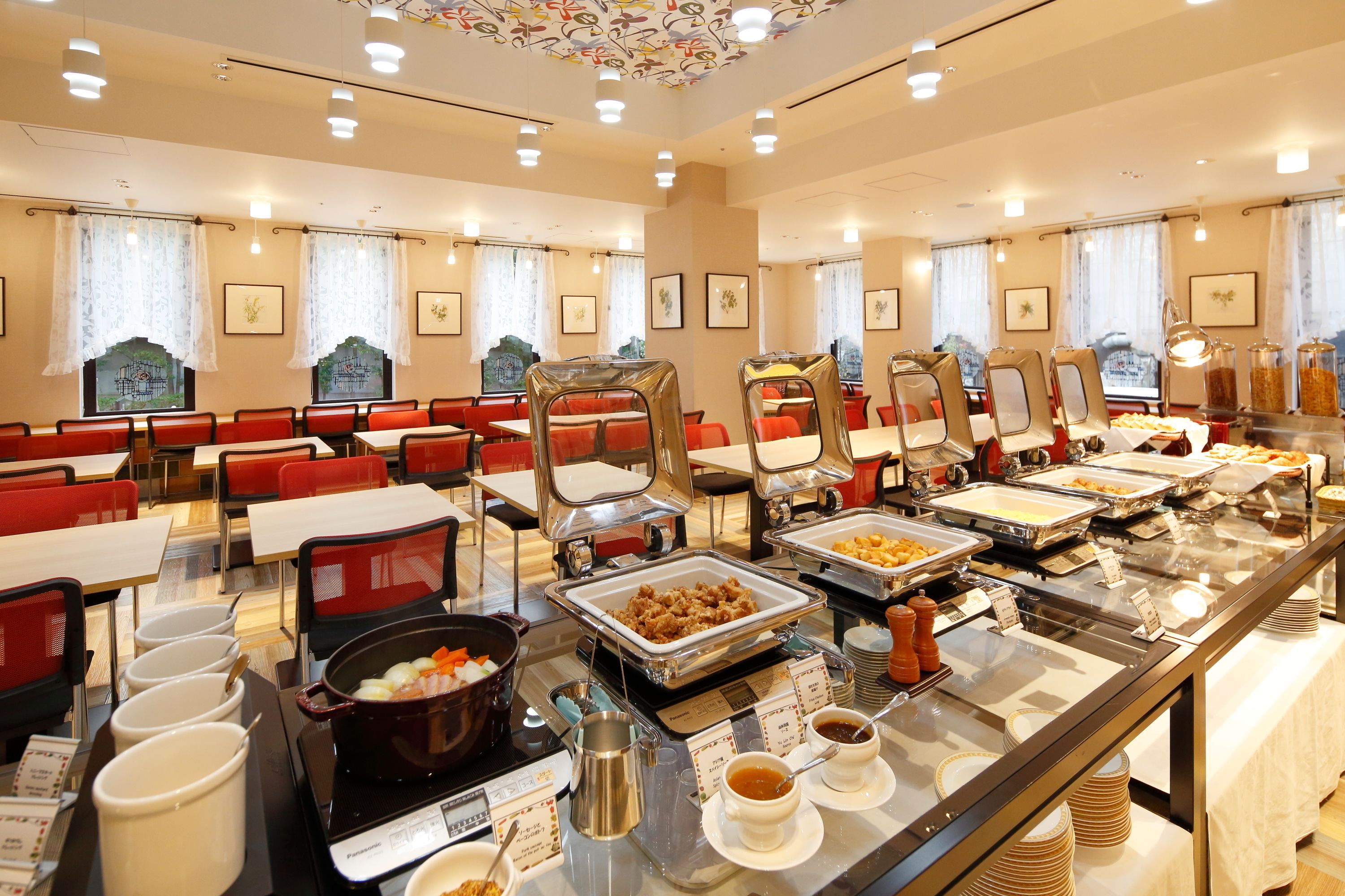 每日供应自助式早餐（每人 JPY 3000）