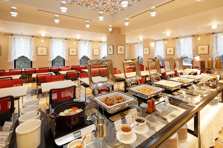 每日供应自助式早餐(每人 JPY 3000)