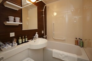 Combined shower/bathtub, free toiletries, hair dryer, slippers - Hotel Monte Hermana Kobe Amalie (Kobe)