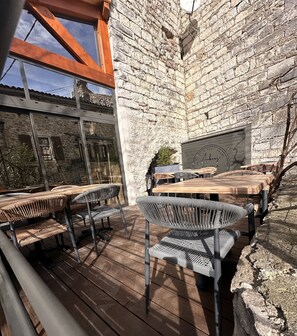 Terrace/patio - Auberge du Vieux Lanas (Lanas)