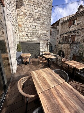 Exterior - Auberge du Vieux Lanas (Lanas)