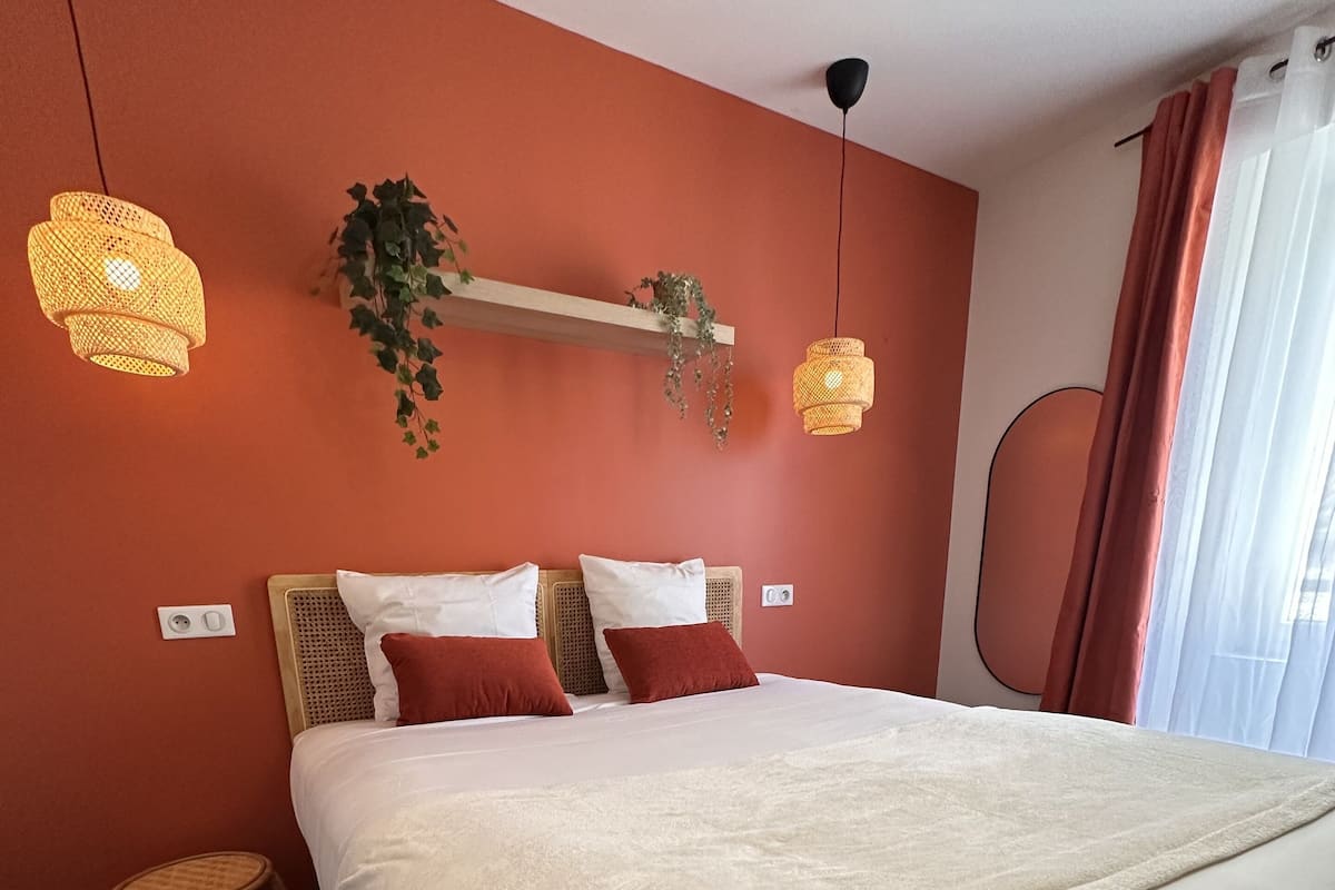 Comfort Double Room, 1 Bedroom, Private Bathroom | Desk, soundproofing, cribs (free), WiFi (free)