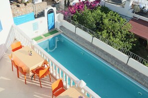 Outdoor pool, pool loungers