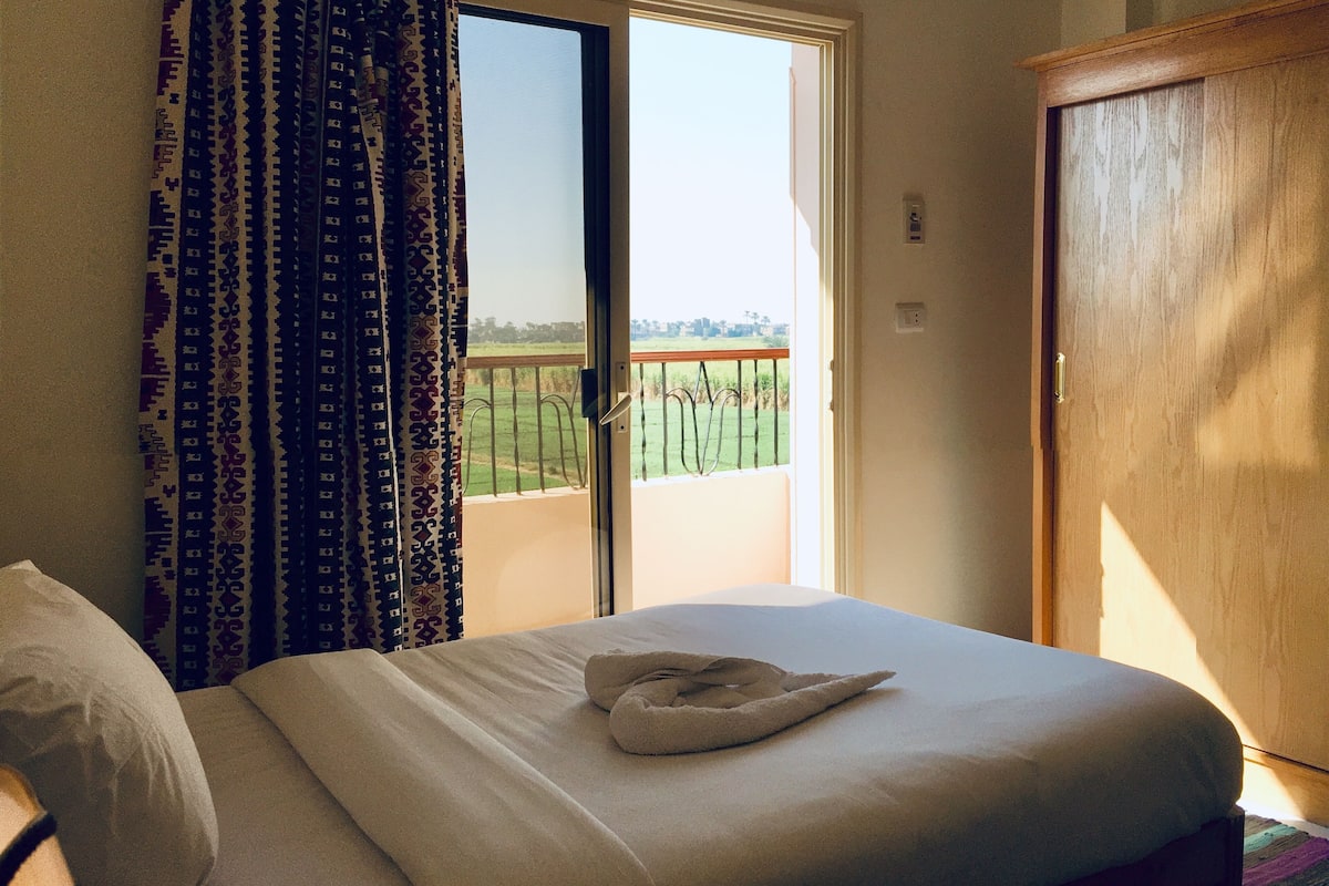 1 bedroom, desk, free wifi, bed sheets