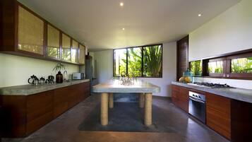 Daily full breakfast (IDR 150000 per person)