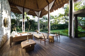Check-in/check-out kiosk - Planta Luxury Boutique Resort (Canggu)