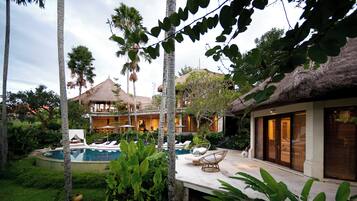 Outdoor pool, pool loungers