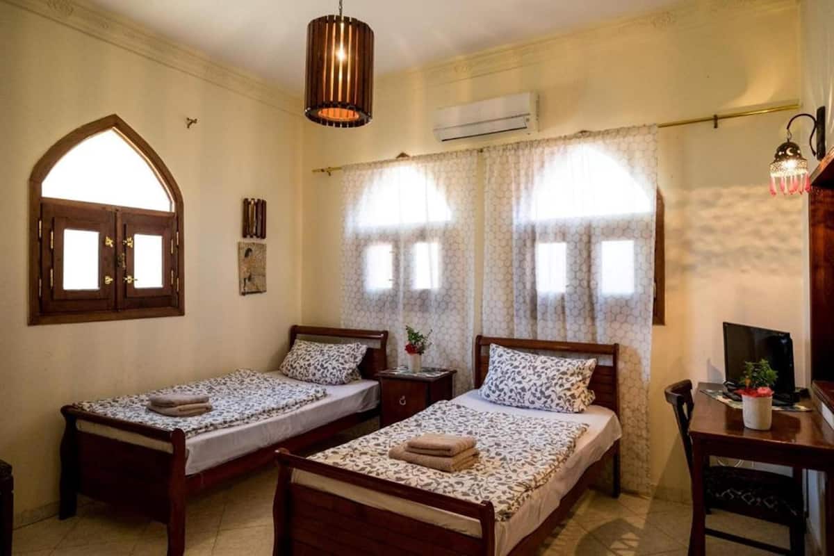 deluxe double or twin room | 1 bedroom, minibar, desk, free wifi