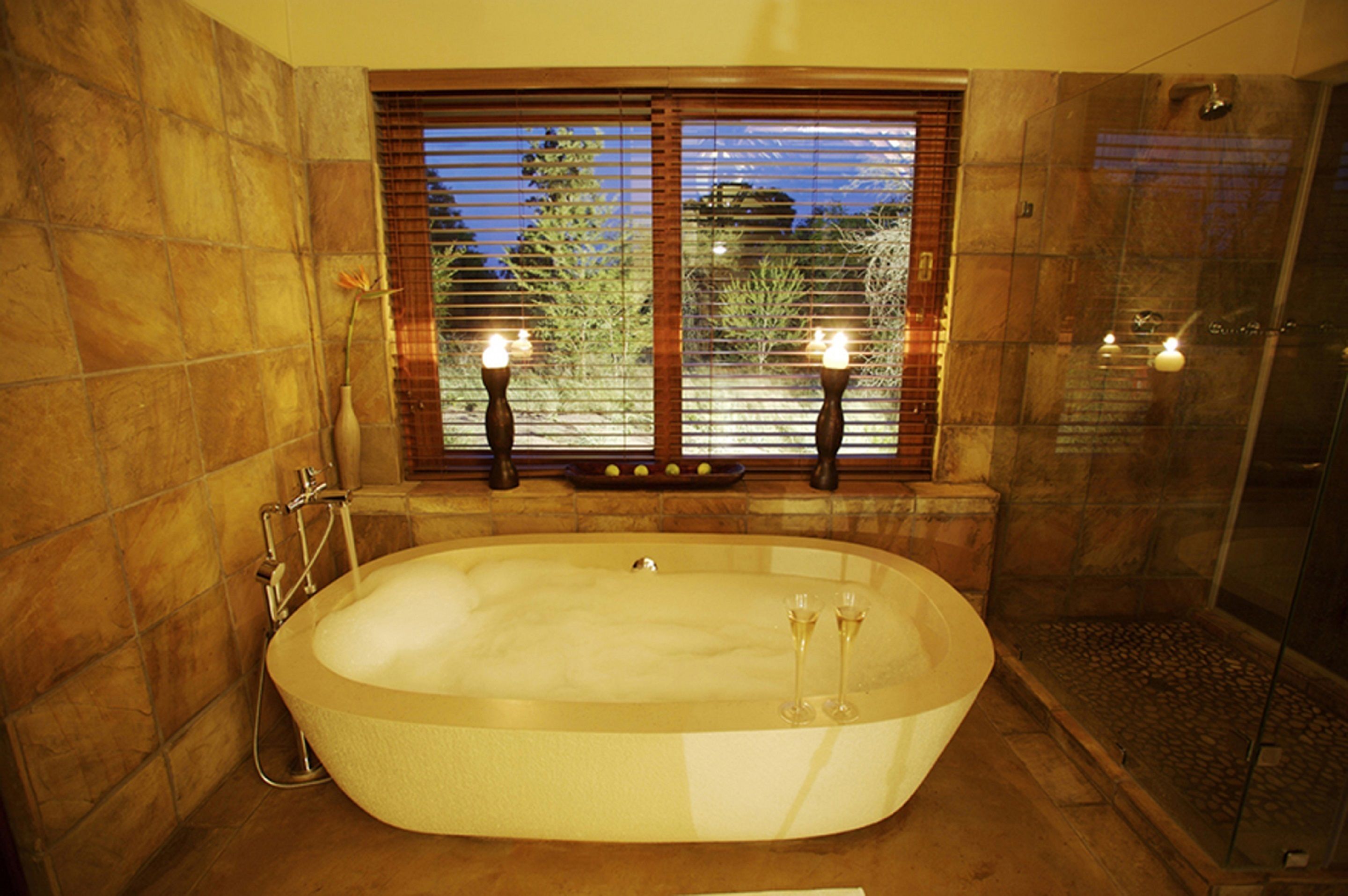 Honeymoon Suite | Bathroom