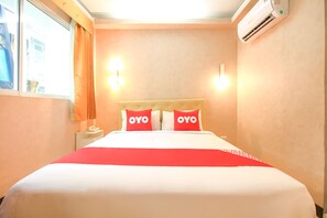 Desk, soundproofing, free WiFi - OYO 332 Everest Boutique Hotel (Bangkok)