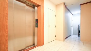 Unclassified image, 3 of 24, button - OYO 332 Everest Boutique Hotel (Bangkok)