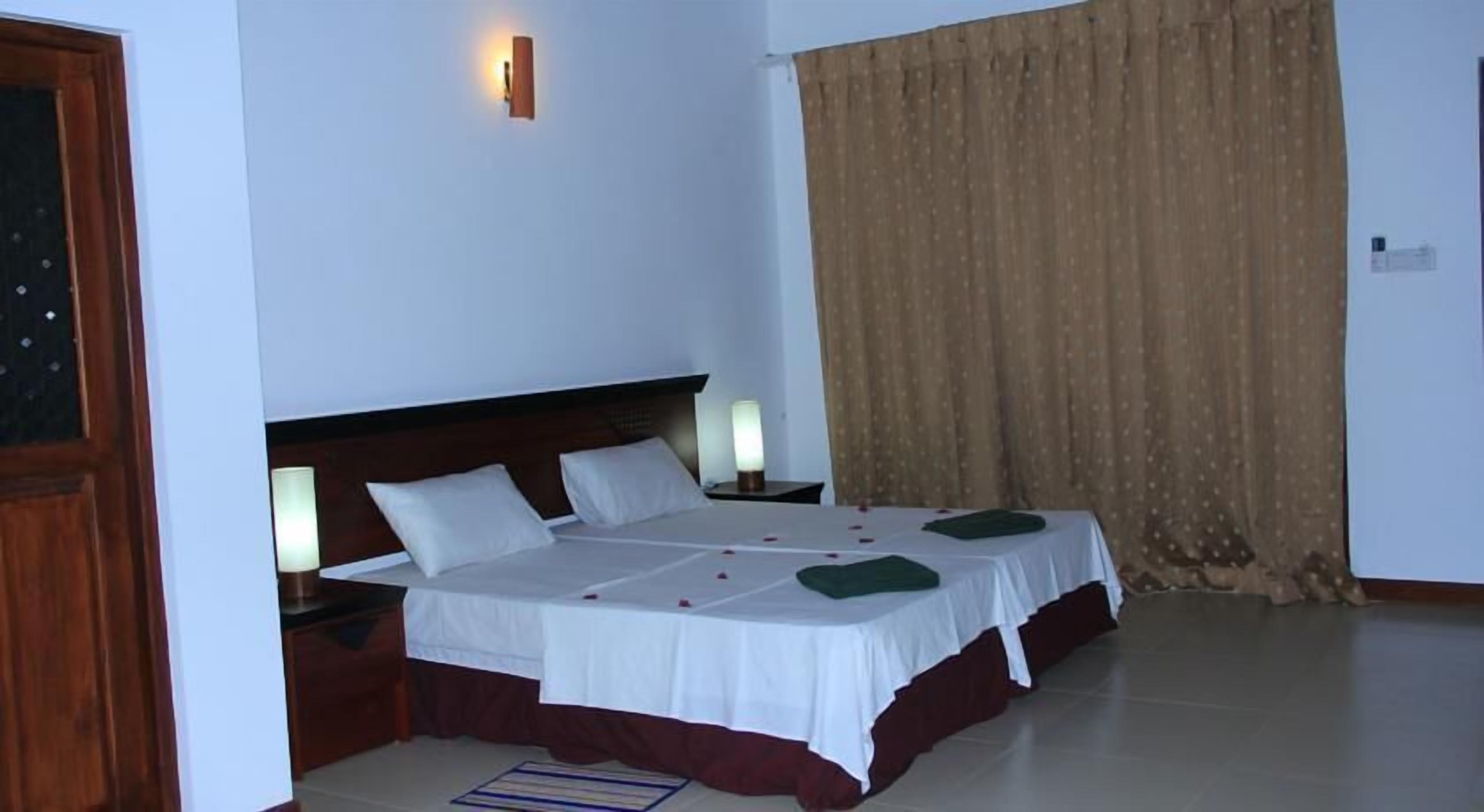 Superior Room, Lake View, Lakeside | Meja, langsir/tirai gelap terus, kalis bunyi 