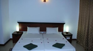 Superior Room, Lake View, Lakeside | Desk, blackout drapes, soundproofing, rollaway beds