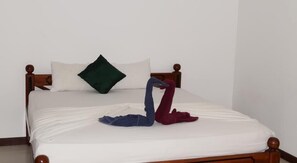 Habitación Deluxe | Escritorio, cortinas blackout, insonorización y camas extra 