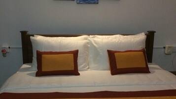 Deluxe Double Room, 1 King Bed, Garden View, Garden Area | Premium bedding, down comforters, desk, free WiFi