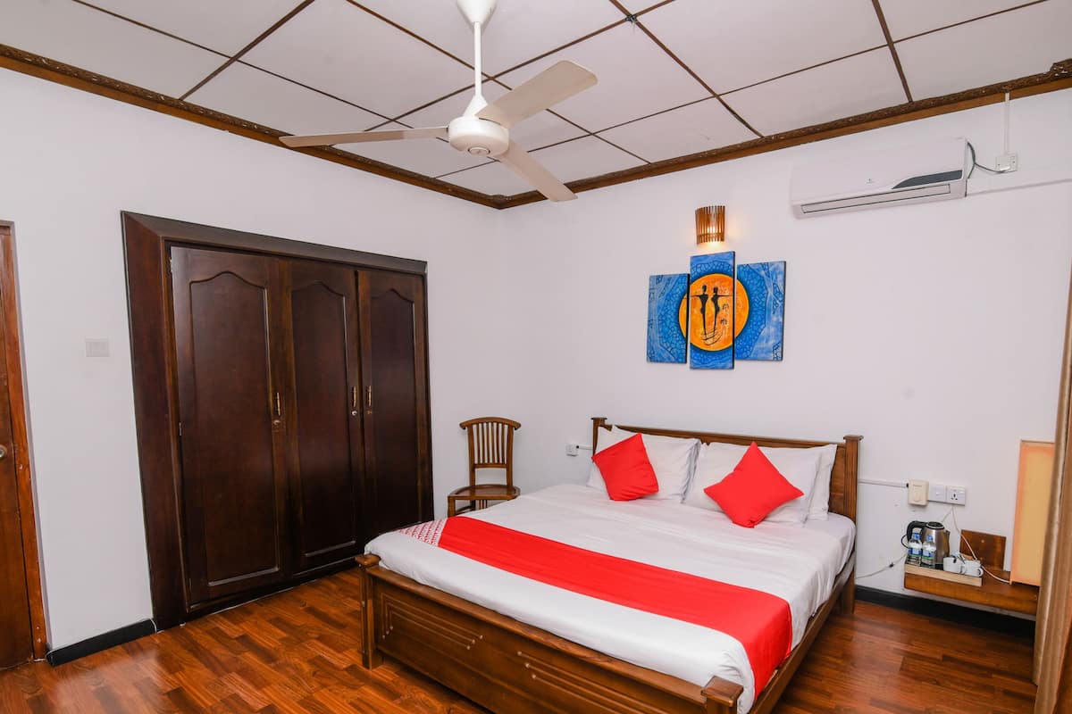 Premium bedding, down duvets, desk, free WiFi