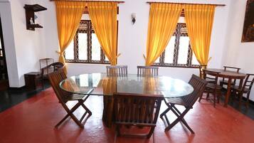 Breakfast (USD 10 per person)