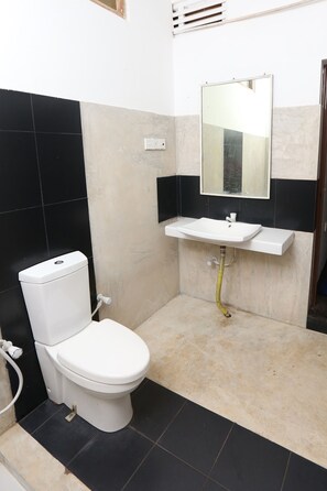 Double Room, Garden View | Bathroom