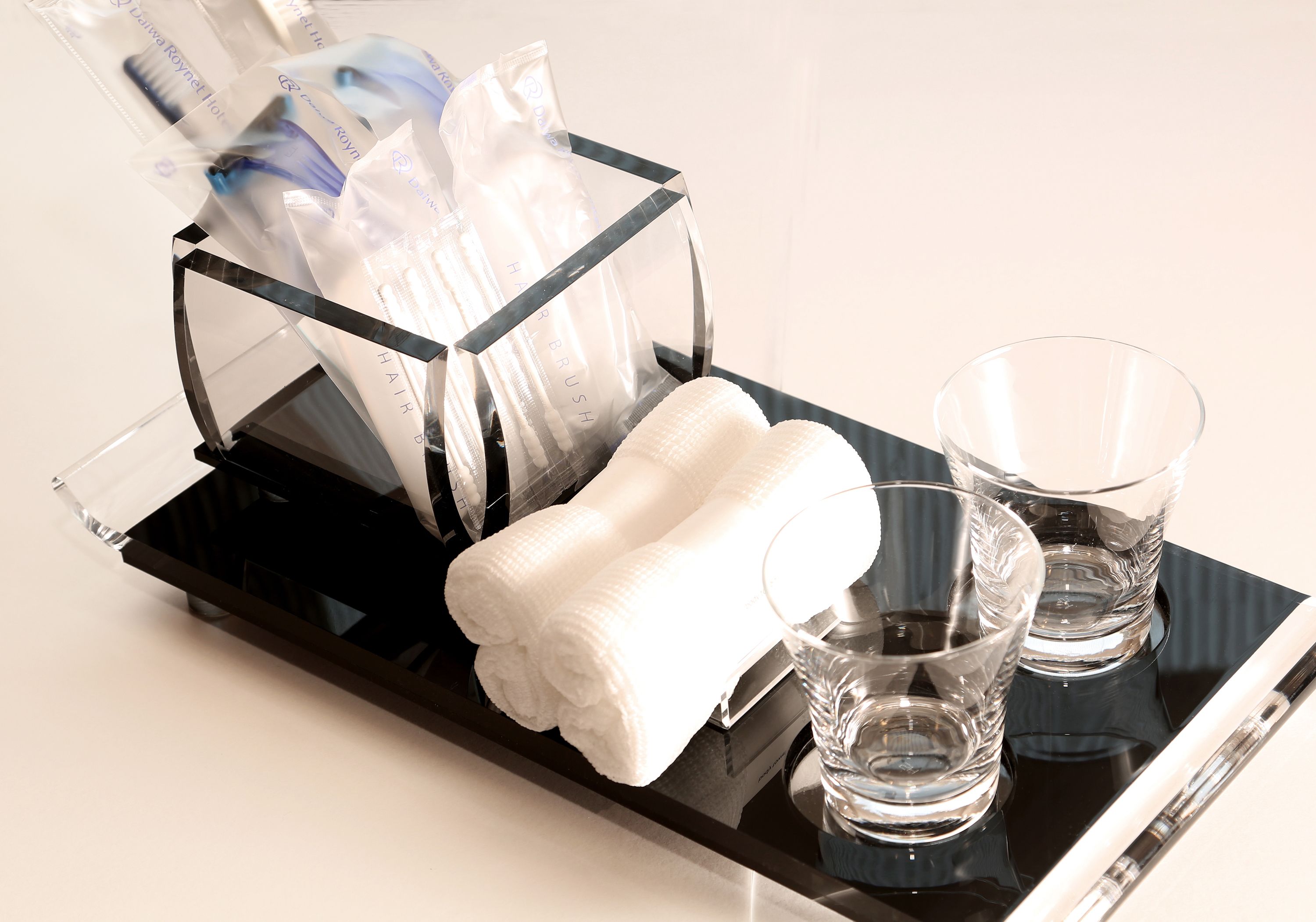 combined shower/bathtub, deep-soaking bathtub, rainfall showerhead